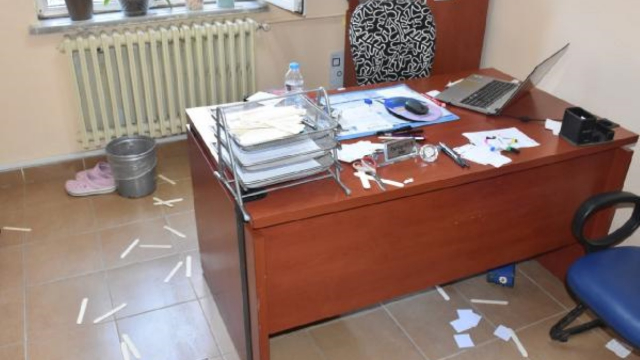 İstediği ilacı yazmayan kadın doktoru darp etti!