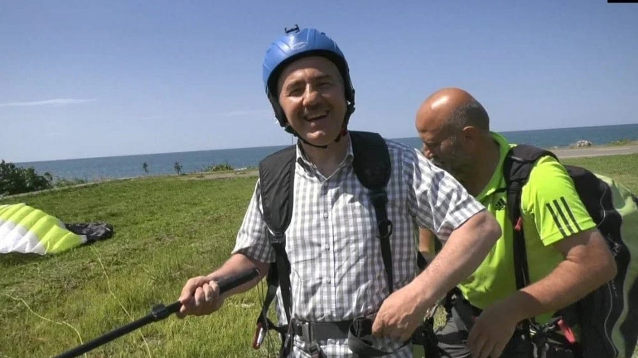 Başkan Rahmi Metin yamaç paraşütü yaptı...