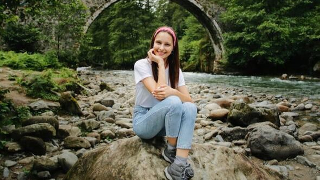 Ünlü oyuncu tatil için Rize'yi tercih etti!
