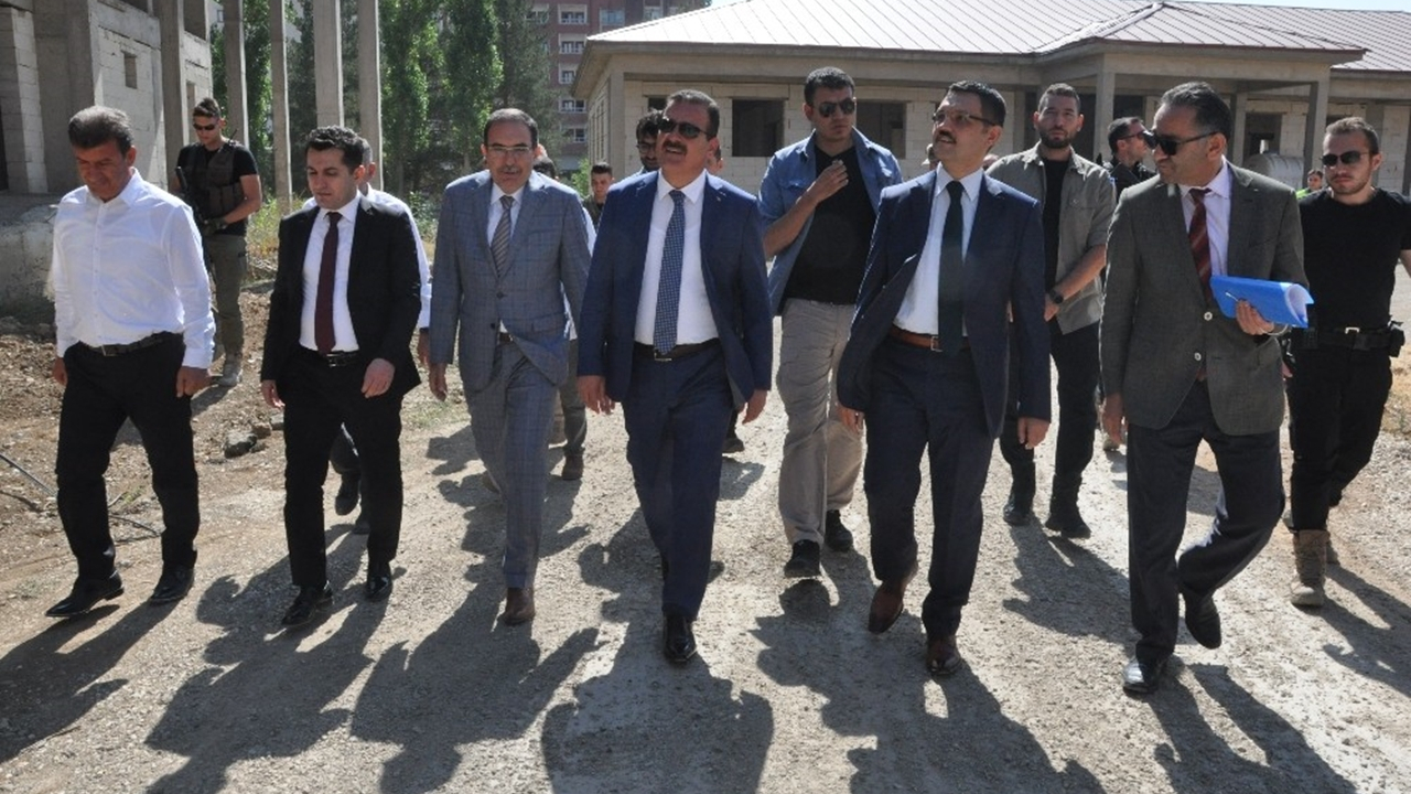 Hakkari'de Vali İdris Akbıyık’ın Yüksekova temasları