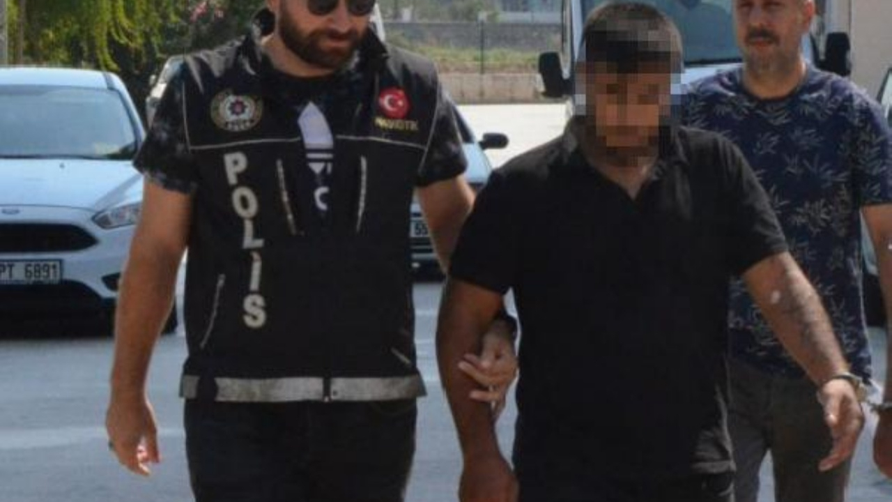 Uyuşturucuyu eşinin sütyenine gizledi