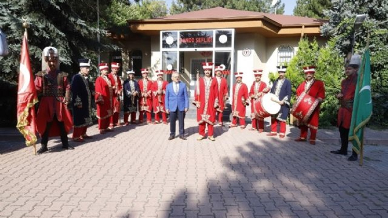 Kayseri'de Memduh Büyükkılıç: "Milli Duygularımızı kabartıyorsunuz"