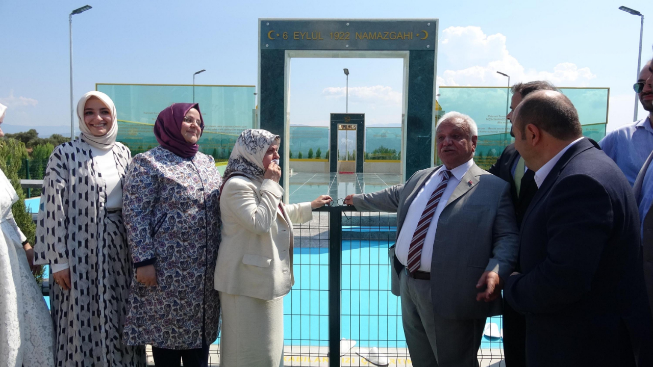 Aydın'da Bakan Zehra Zümrüt Selçuk, babasının yaptırdığı namazgahı açtı