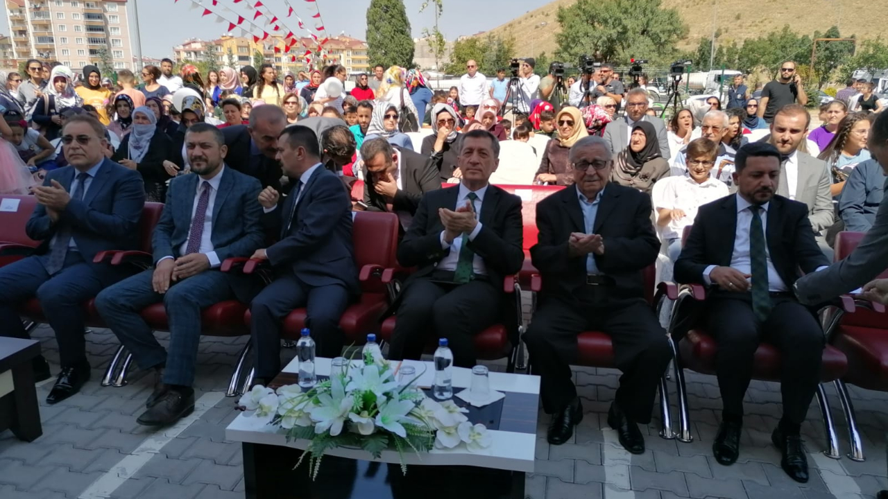 Nevşehir'de Bakan Ziya Selçuk: Her okul açtığınızda buradayım