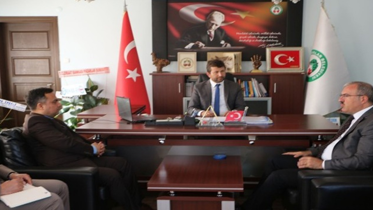 Kütahya'da Vali Dr. Ömer Toraman, Pazarlar’da muhtarlarla toplantı yaptı