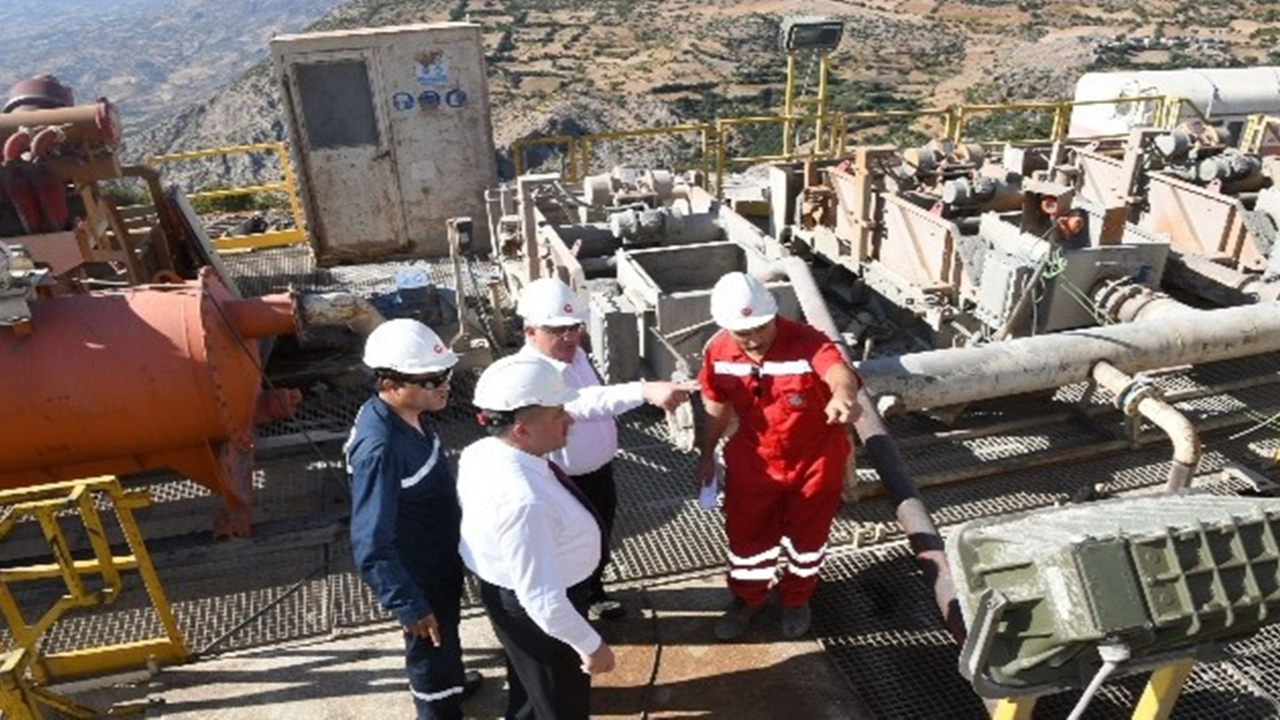 Adıyaman'da Vali Aykut Pekmez, TPAO’nun petrol arama sahalarını inceledi