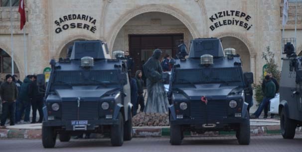 Kızıltepe ve Bitlis belediyelerine operasyon!
