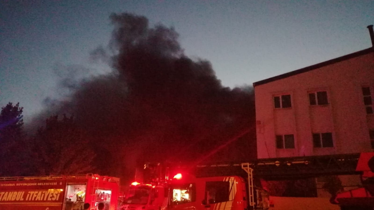 İstanbul'da fabrika yangını...