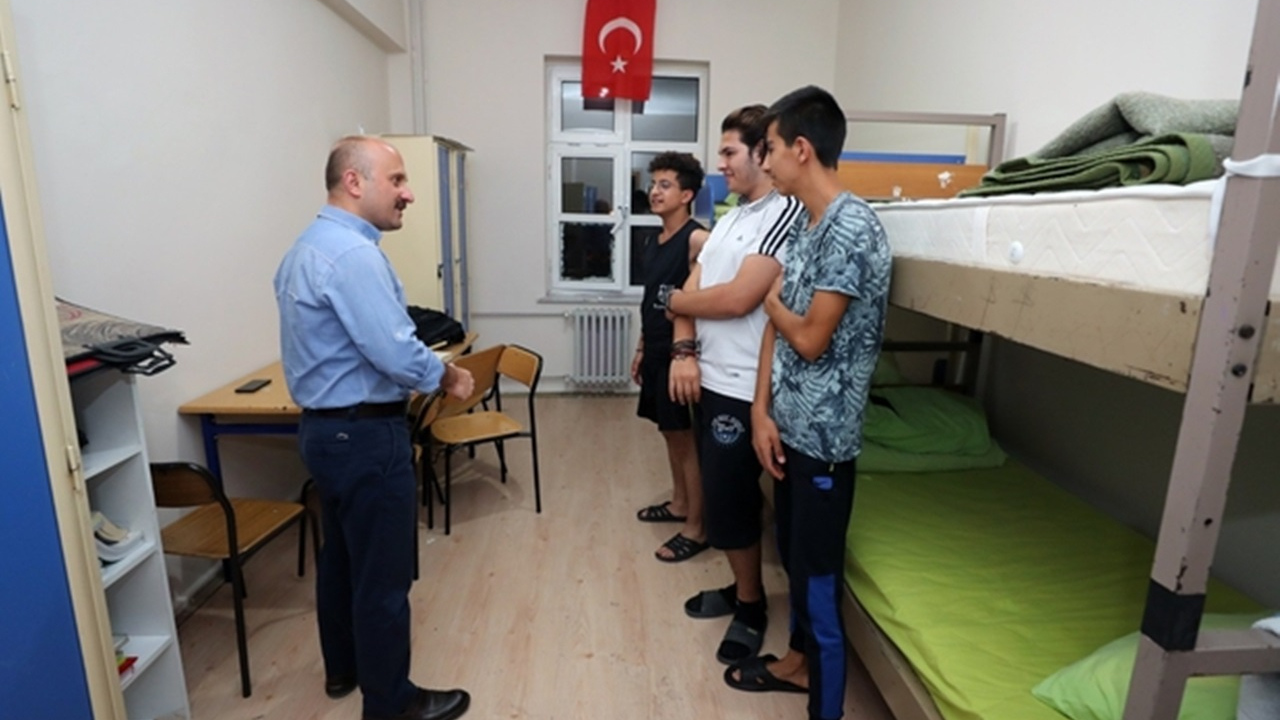 Amasya'da Vali Osman Varol’dan okul pansiyonlarına akşam denetimi