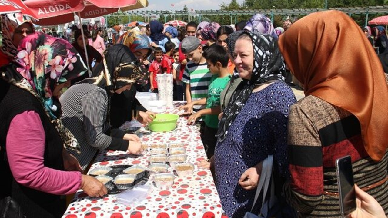 Konya'da Başkan Adil Bayındır: "Yeni neslimize de bu adetlerimizi öğretelim, aktaralım"