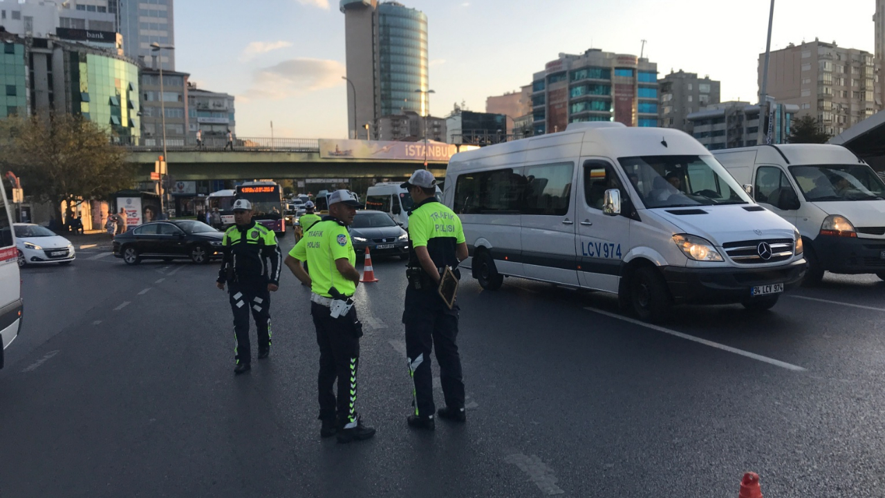 Trafik polislerinden servis denetimi!