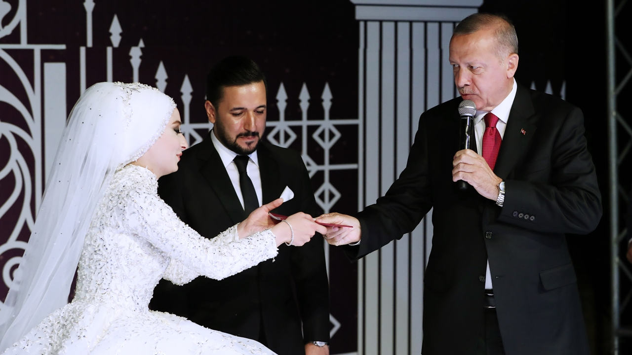 Erdoğan Malatya'da nikah şahidi oldu...
