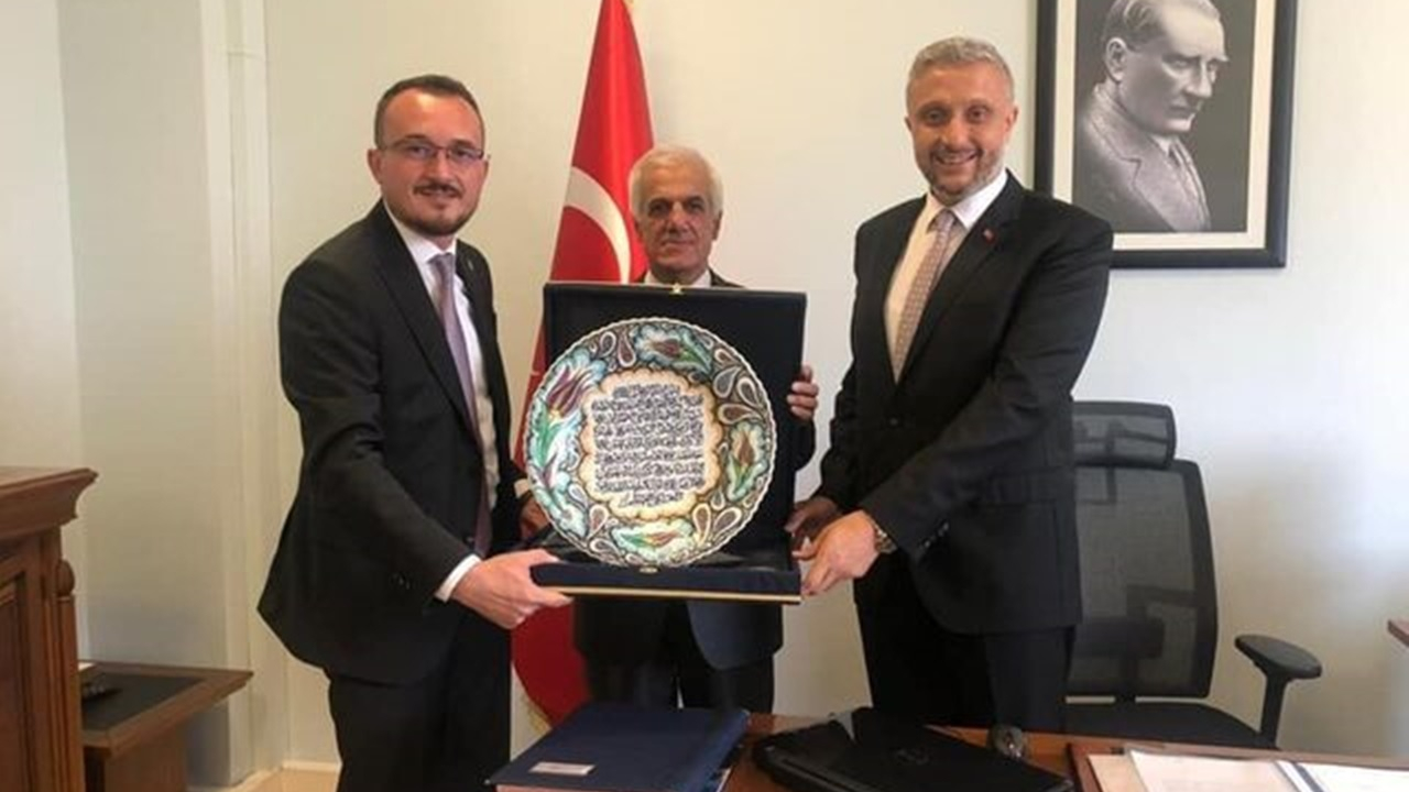 Kütahya'da Başkan Ahmet Kulat’tan Rektör Kazım Uysal’a hayırlı olsun ziyareti