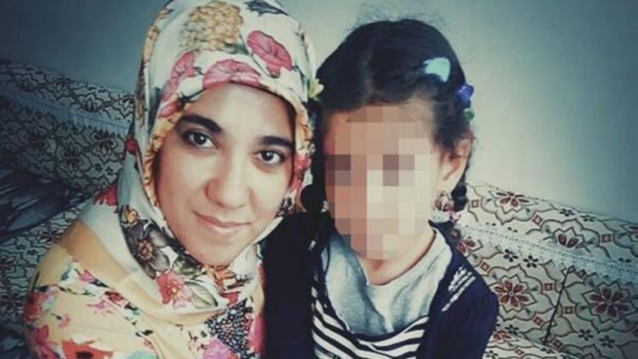 Bıçaklayıp can çekişmesini izledi