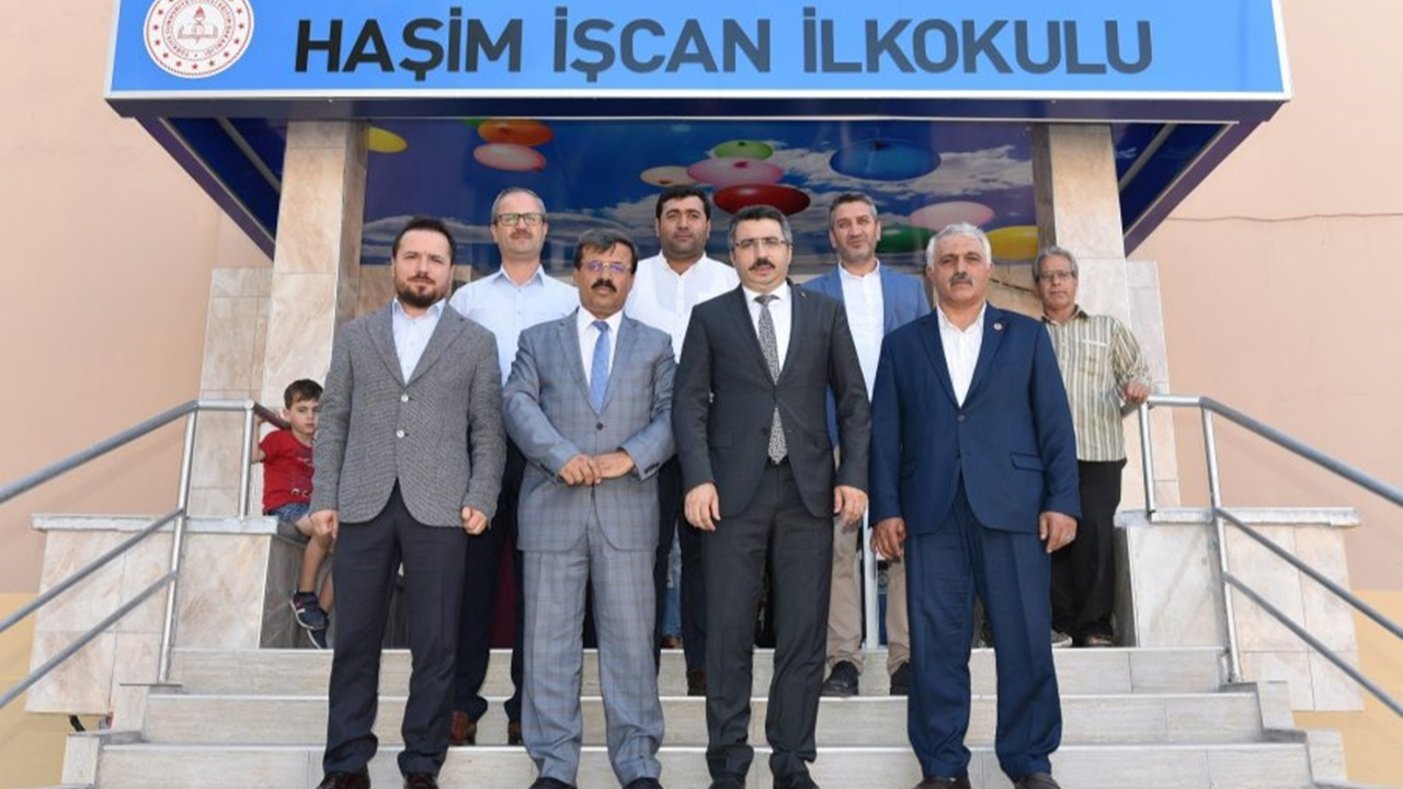 Bursa'da Başkan Oktay Yılmaz, ilk ders gününde kendi okulunda