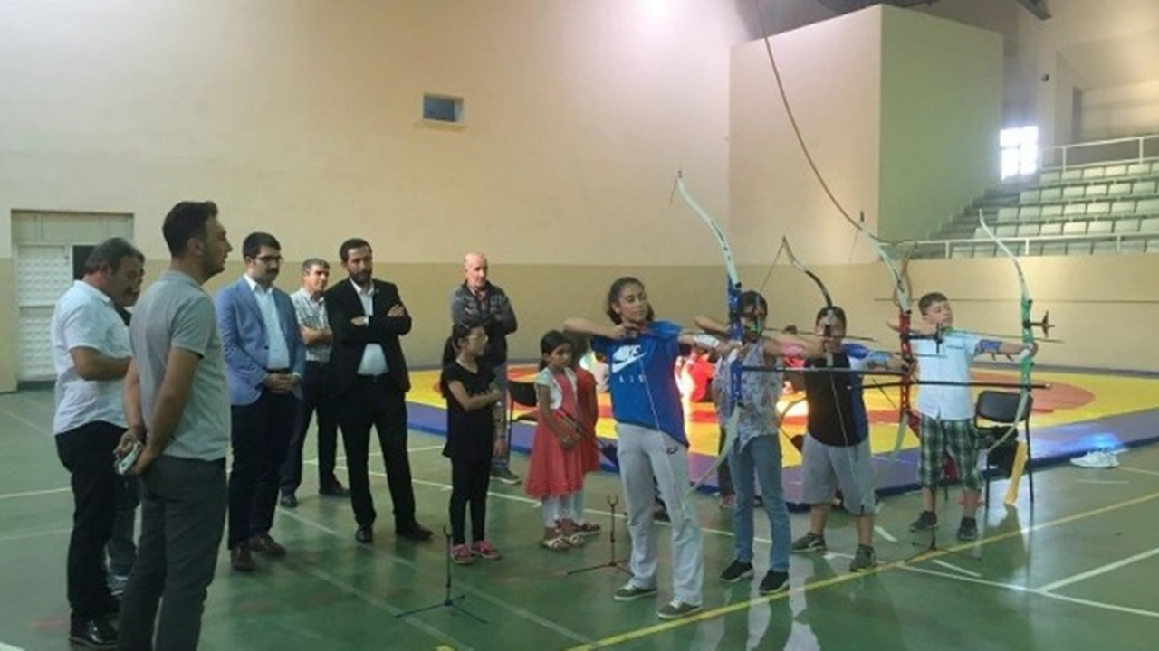 Bayburt'ta Kaymakam Ömer Coşkun genç sporcularla buluştu
