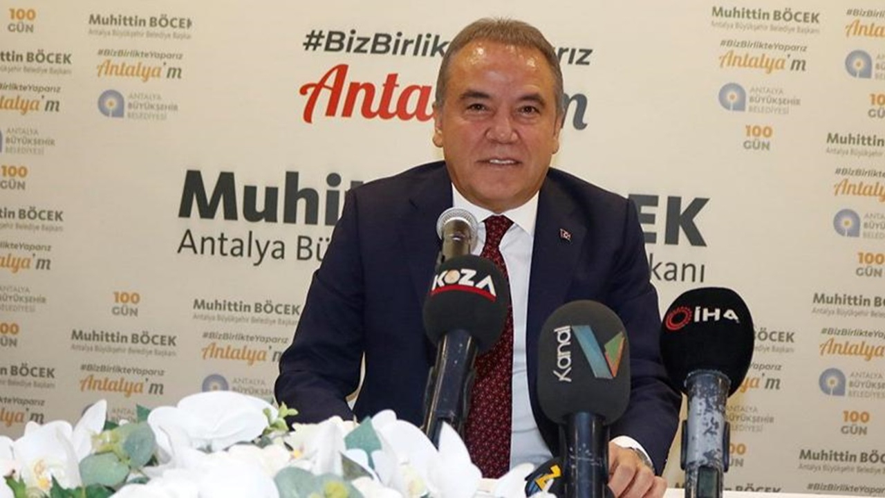 Antalya'da Başkan Muhittin Böcek’ten borç açıklaması
