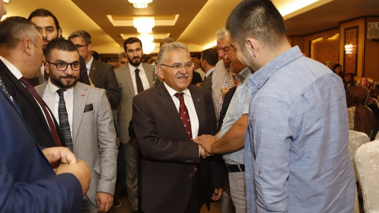 Kayseri'de Memduh Büyükkılıç: "Hesabı olmayana Allah yardım eder"