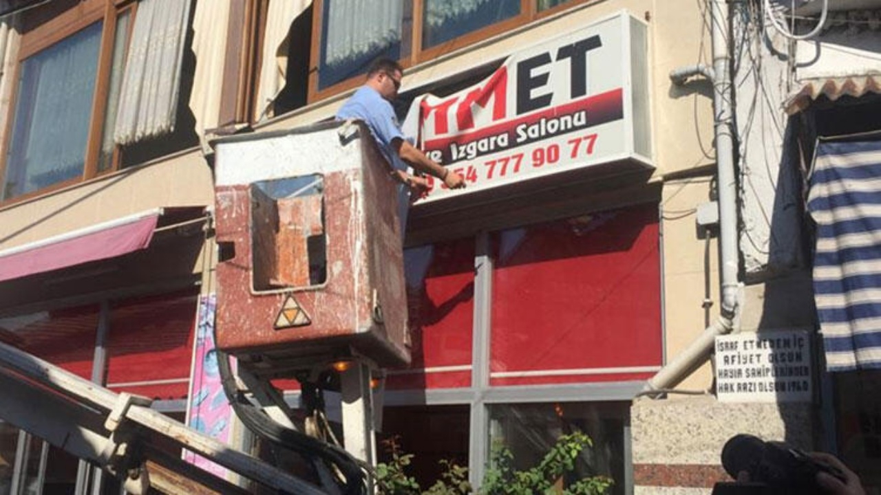 Tepki çeken lokanta tabelası kaldırıldı!