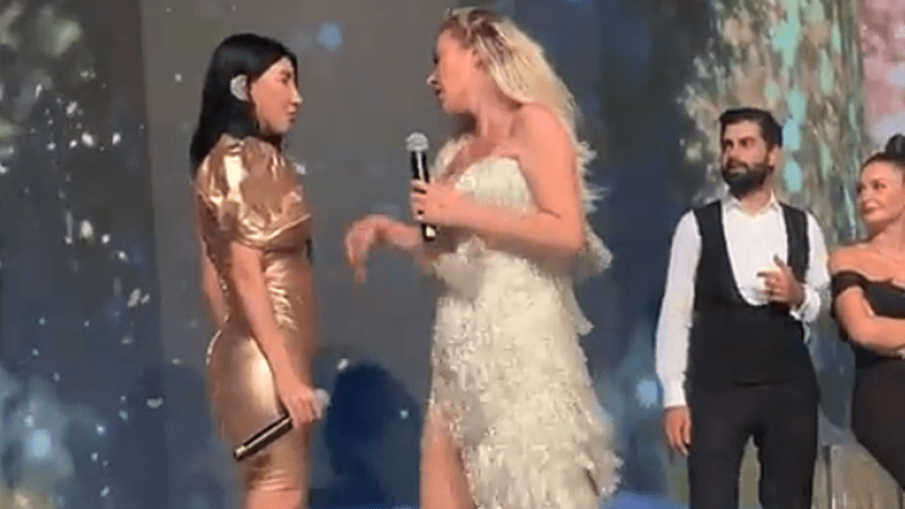 Düğününde Hande Yener ile düet yaptı!