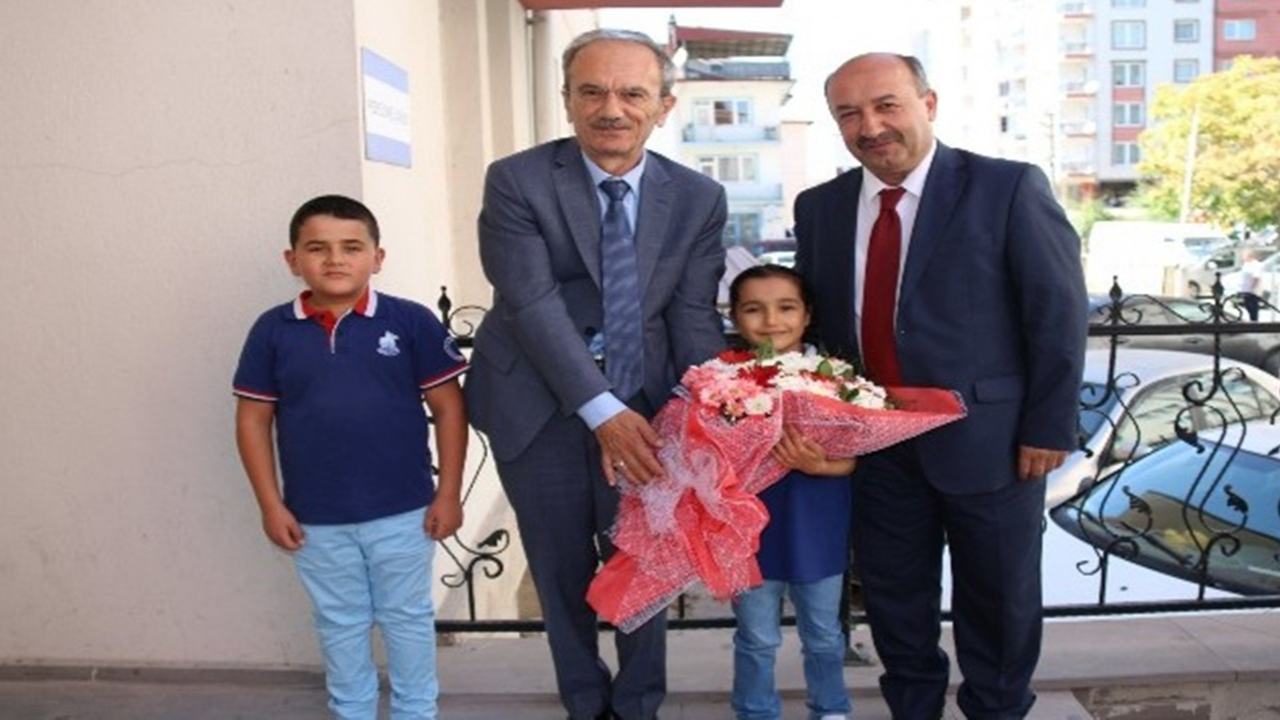 Kütahya'da Daire Başkanı Esat Tektaş’ın okul ziyaretleri