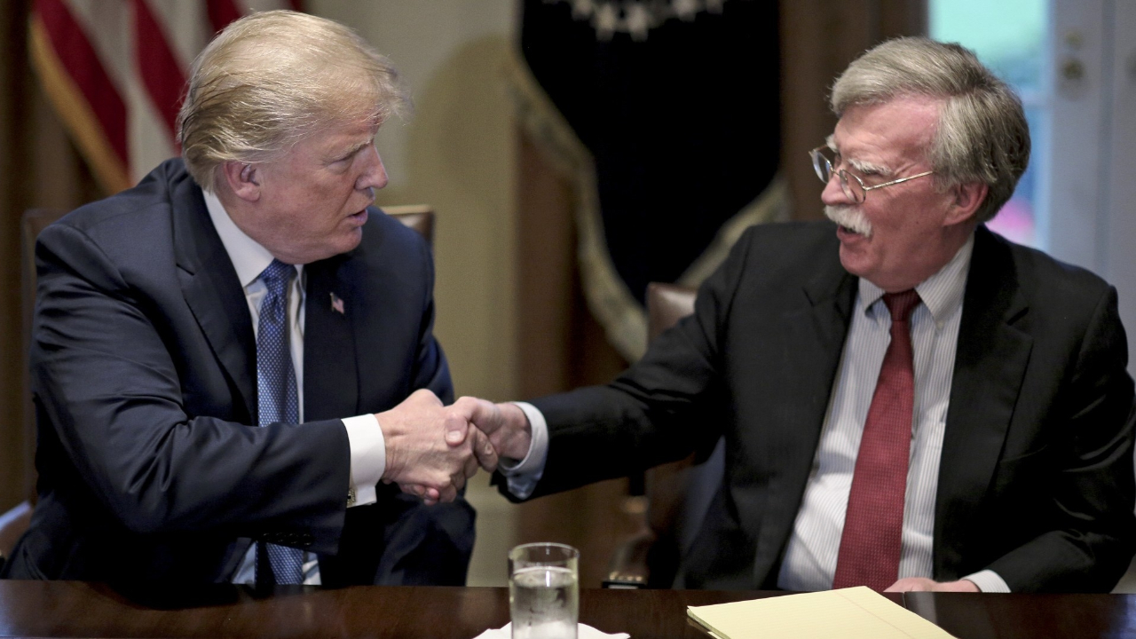 Trump, John Bolton'u görevden aldı...