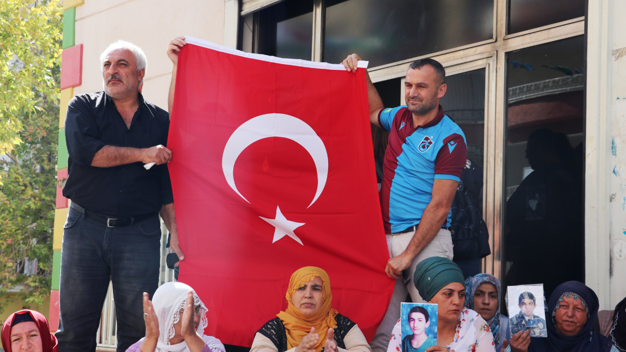 Evlat nöbetinde Türk Bayrağı!