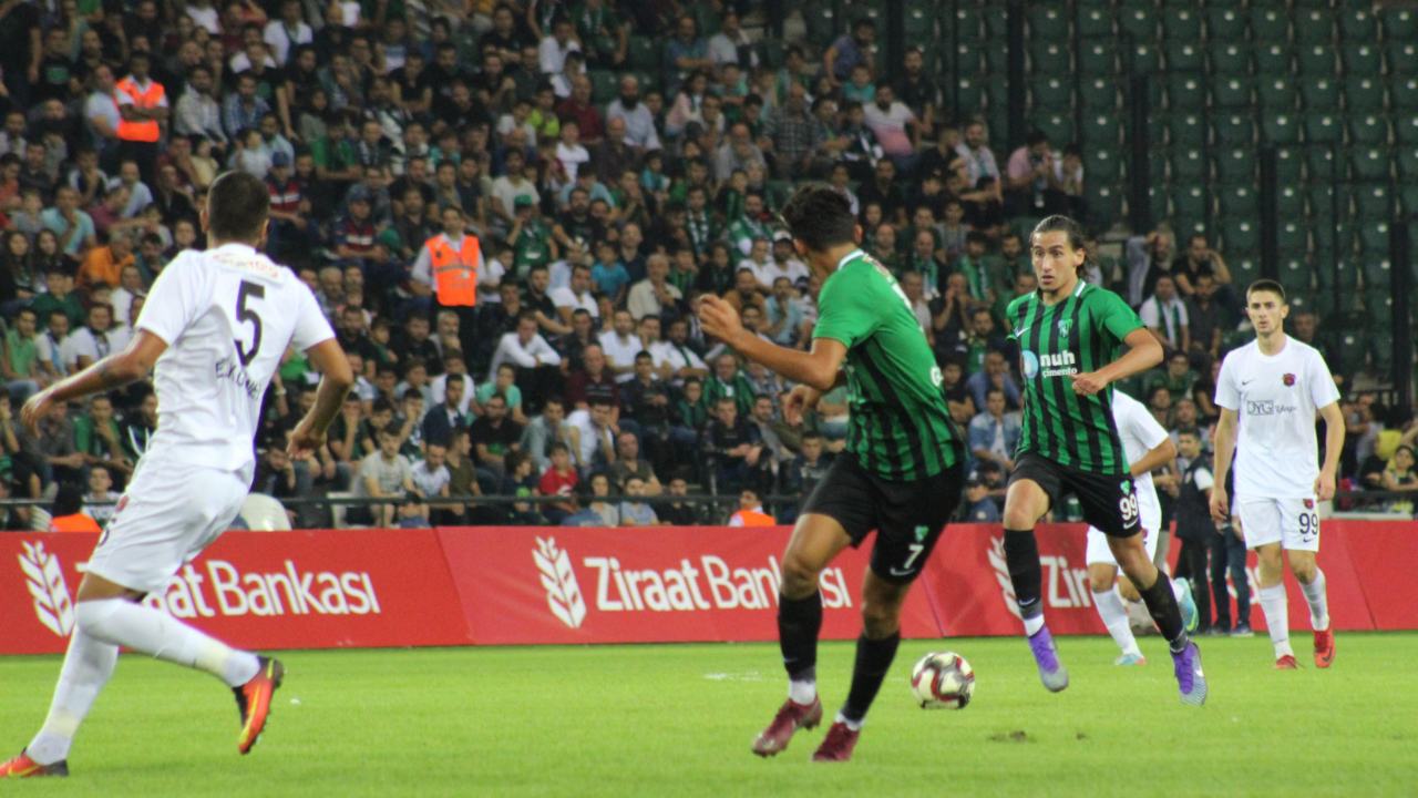 Kocaeli derbisinde gülen Kocaelispor!