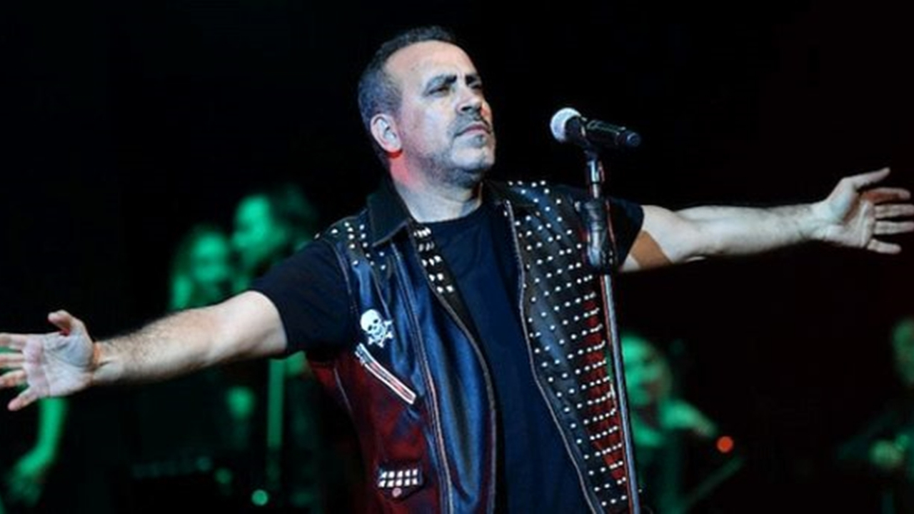 İzmir konserinde direk dansı yaptı!