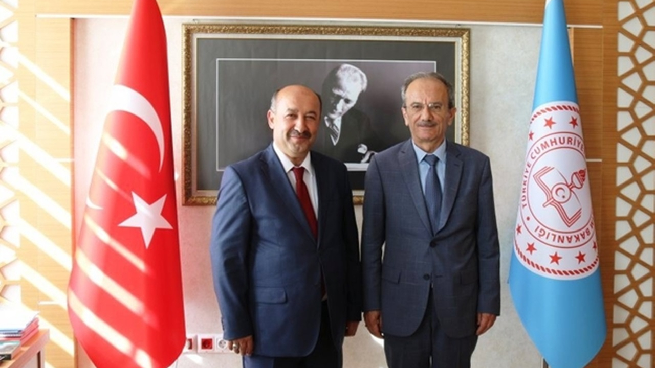 Kütahya'da Daire Başkanı Esat Tektaş’tan İl Milli Eğitim Müdürlüğüne ziyaret