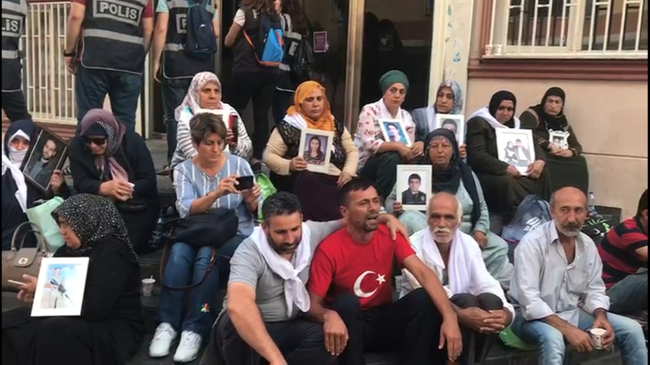 Kağıt toplayıcısı Erhan'dan Diyarbakır annelerine destek!