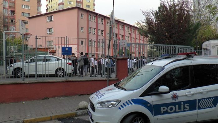 Velilerin taciz isyanı: Kadıköy'deki okulu bastılar...