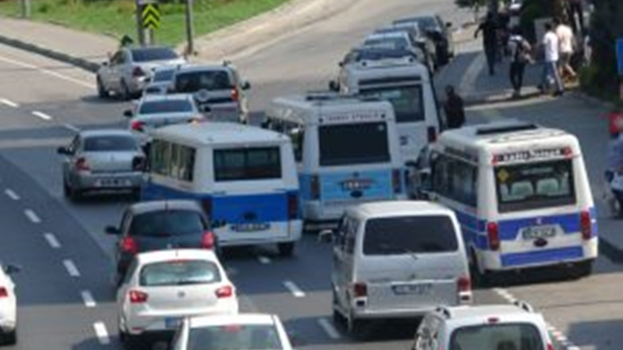 Bursa'da Başkan Alinur Aktaş, şehrin doğusundaki minibüsler için süre verdi
