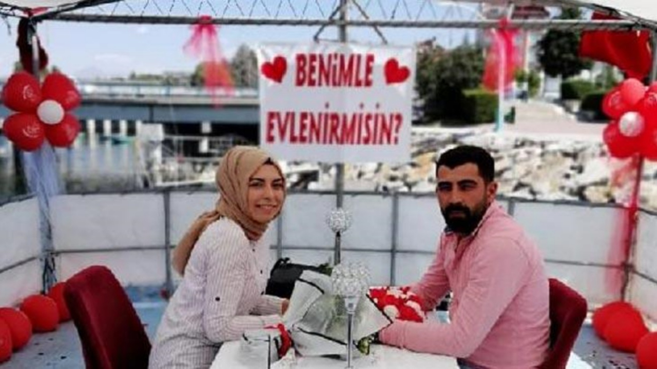 Sürpriz evlilik teklifi aldı, kalp krizinden öldü