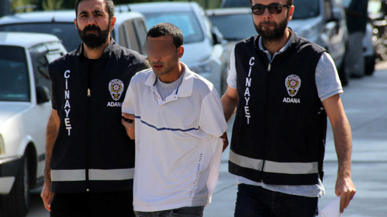 Ablasını 20 yerinden bıçakladı, kaçtı!