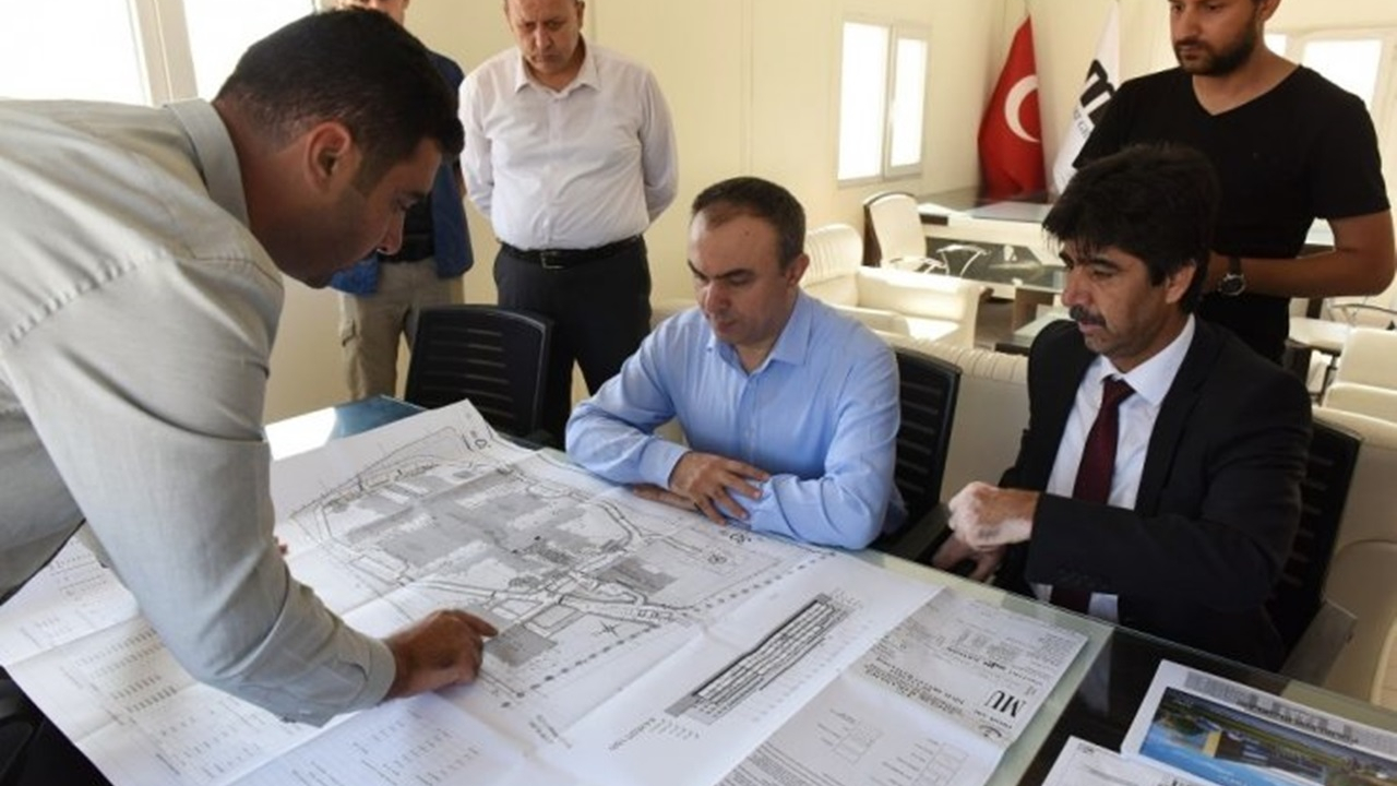 Kilis'te Vali Recep Soytürk Yeni Devlet Hastanesi inşaatını inceledi
