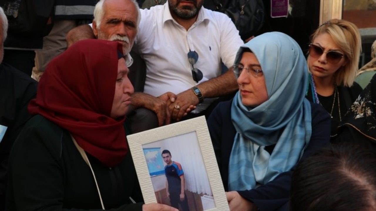154 aşiretten evlat nöbetine destek!