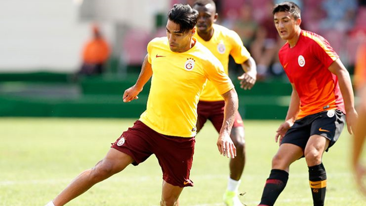 Falcao ilk kez Galatasaray forması giyecek!