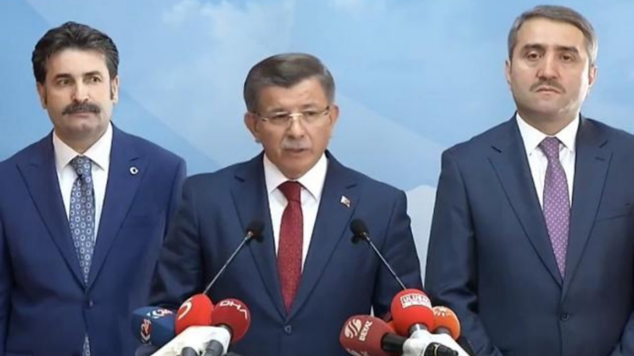 Ahmet Davutoğlu: Yeni bir siyasi hareket inşa edeceğiz!