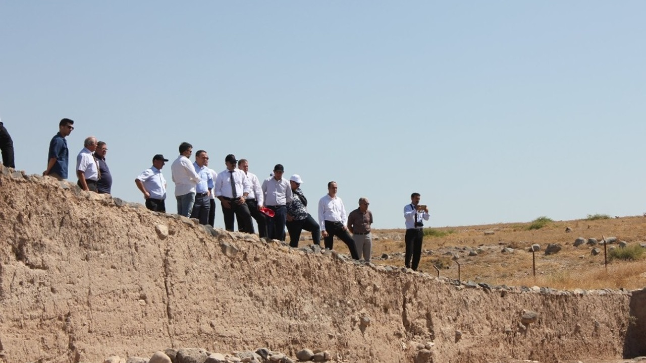 Kilis'te Vali Recep Soytürk tarihi mekanları gezerek bilgi aldı