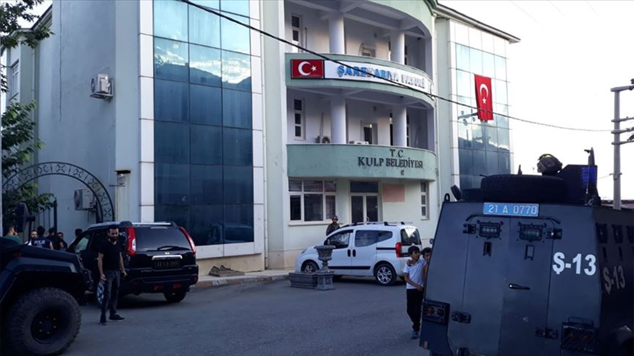 Belediye ve HDP binasında arama yapıldı!