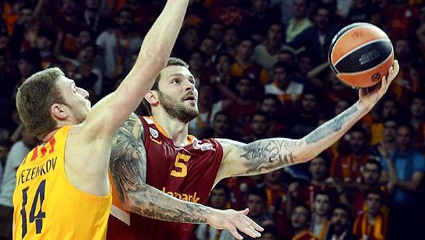 Galatasaray'da çifte mutluluk: Barcelona'yı devirdiler