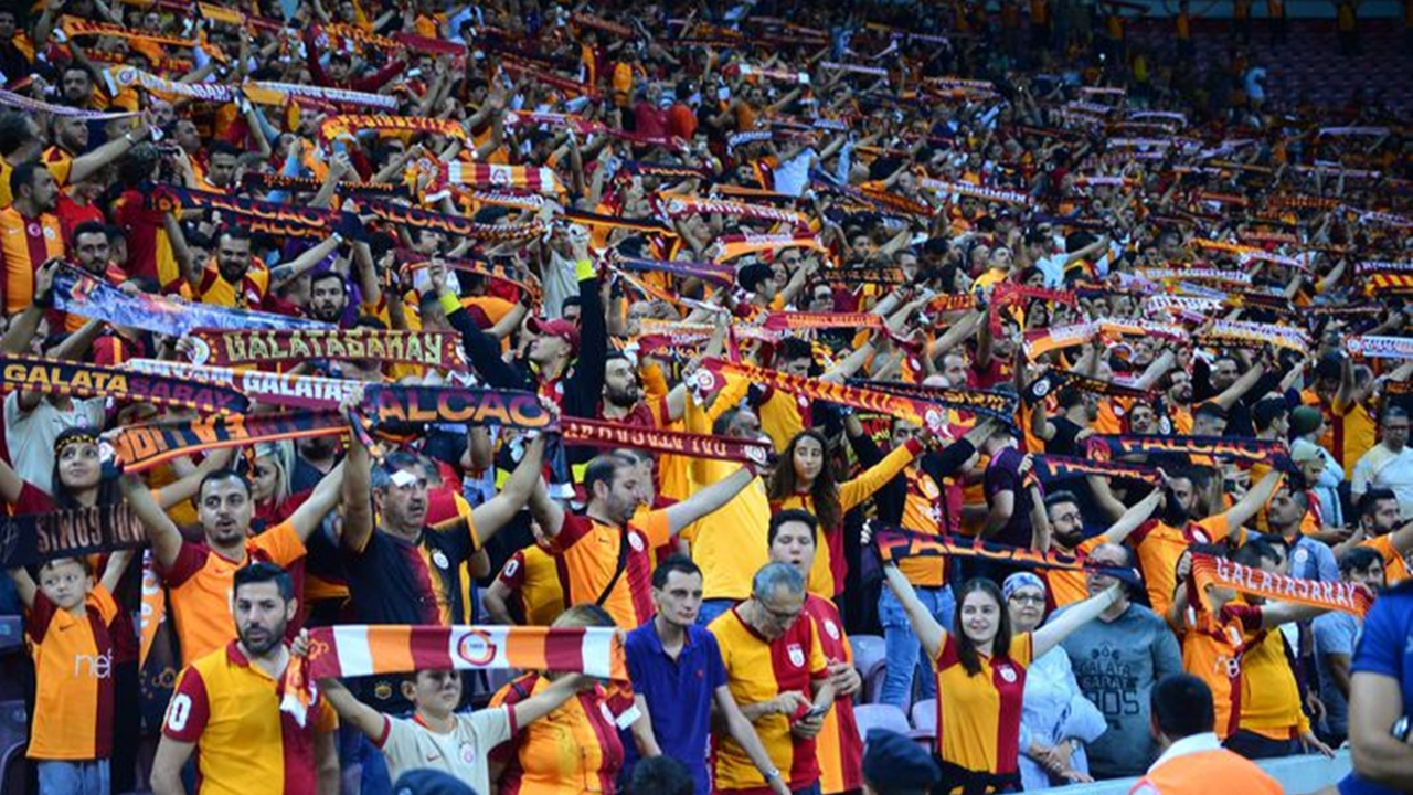 Türk Telekom Stadyumu’ndaki maçı binlerce kişi izledi!