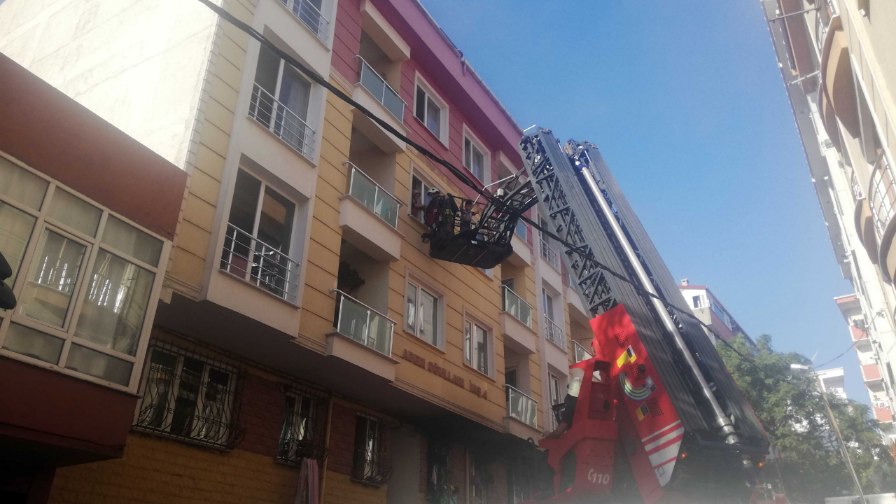 Esenyurt'ta yangın çıkan binada can pazarı!