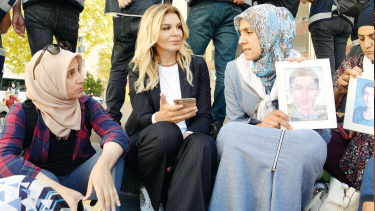 Oğlunun montunu HDP binasında gördü!