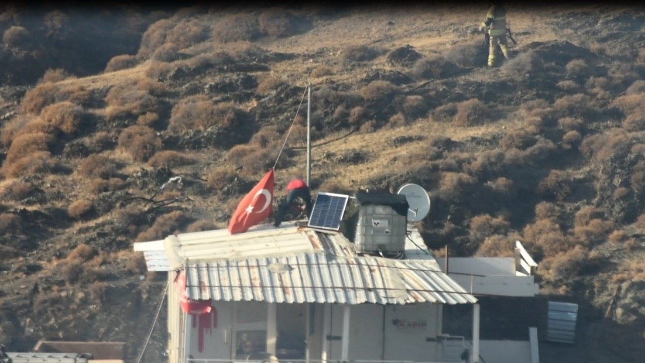 Hayatını hiçe saydı Türk bayrağını kurtardı!