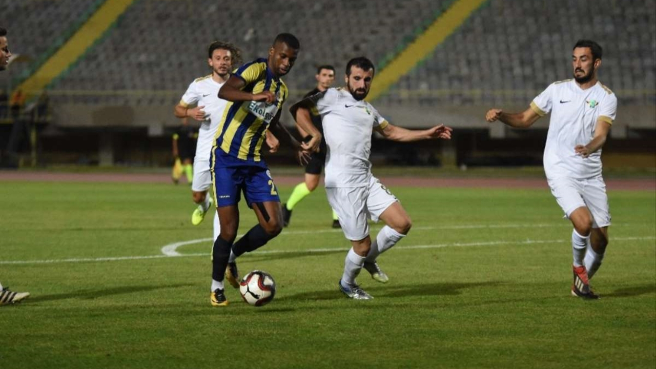 Ege derbisinde gülen Akhisarspor oldu!