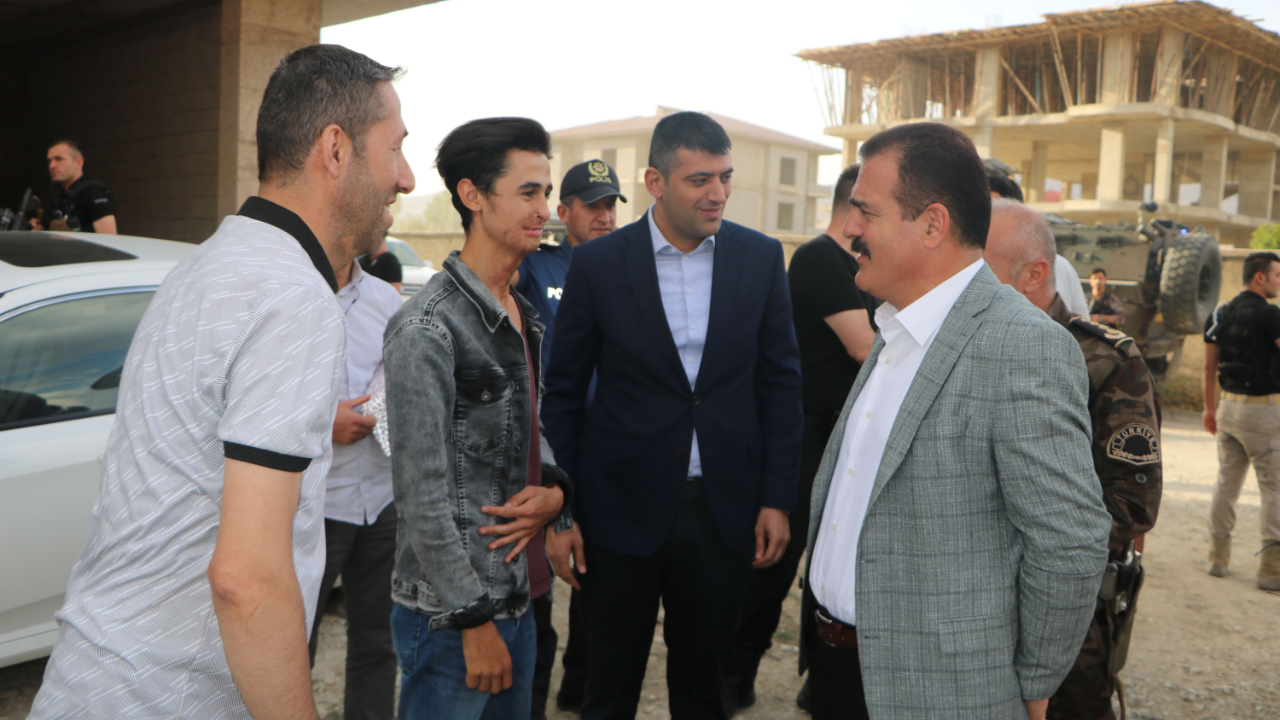Hakkari'de Vali İdris Akbıyık'tan drone tasarlayan Bedran Tüner'e ziyaret