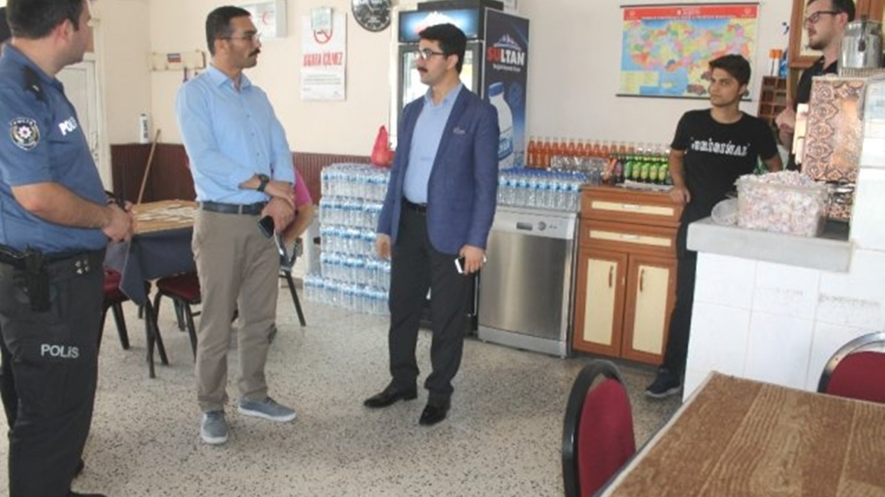 Balıkesir'de Kaymakam Muhammed Kaya sigara ve gıda denetimi yaptı