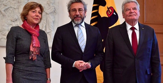 Huffington Post'tan Can Dündar eleştirisine sansür!